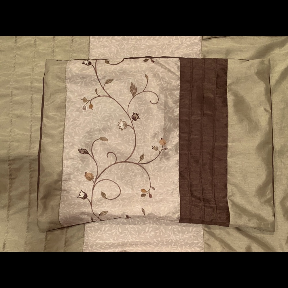 Queen Duvet Cover & 2 Standard Pillow Shams - Picture 3 of 7
